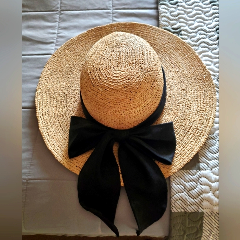 Raffia Hat With Linen Bow